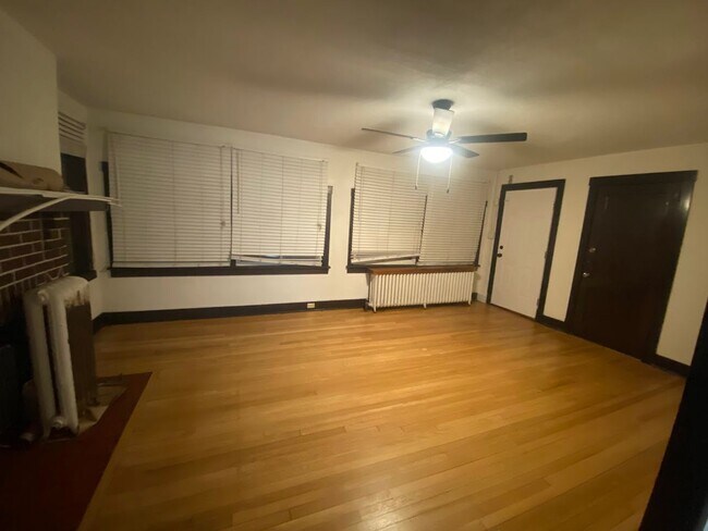 Building Photo - Newly updated 2 bedroom 1 bath Apartment for rent in Braddock!