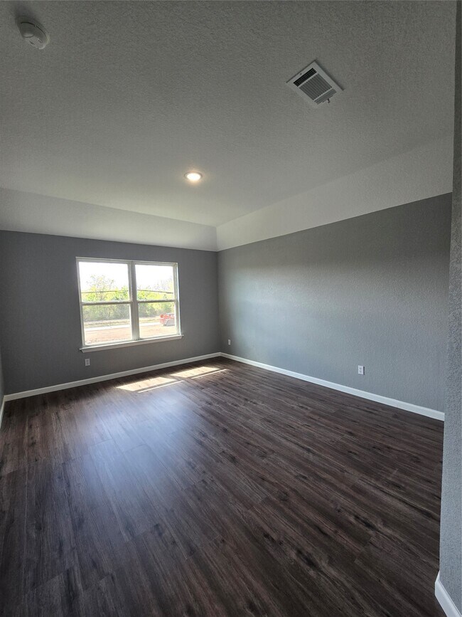 Building Photo - 5210 Benton Dr