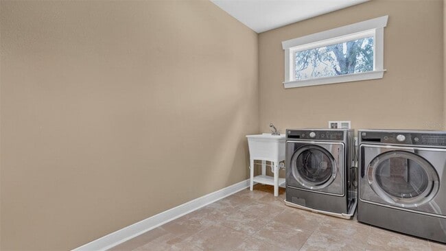 Building Photo - 3702 W Tacon St