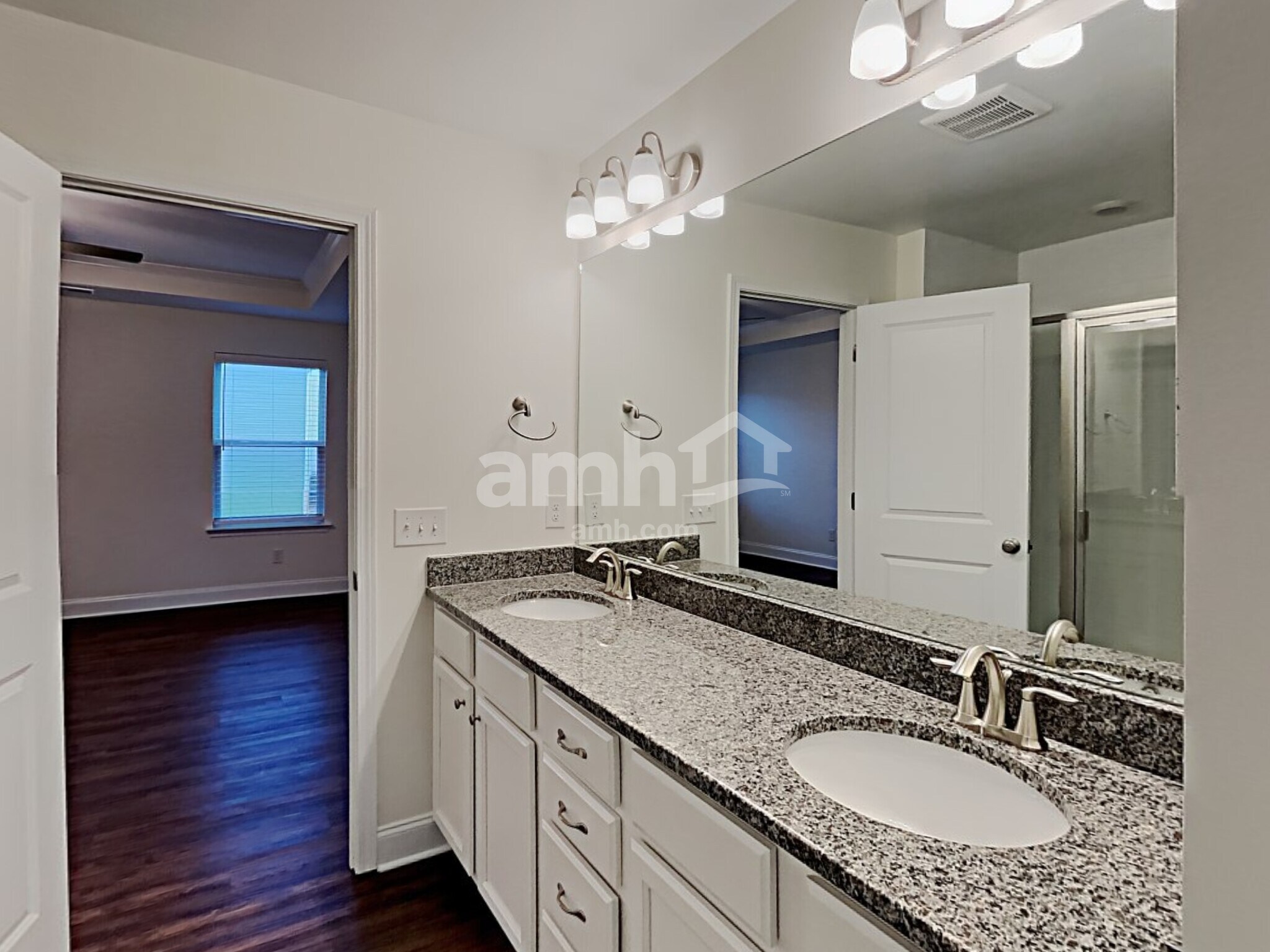 Building Photo - 2001 Bennett Dr