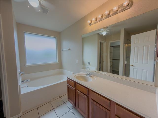 Building Photo - 102 Galloping Trail
