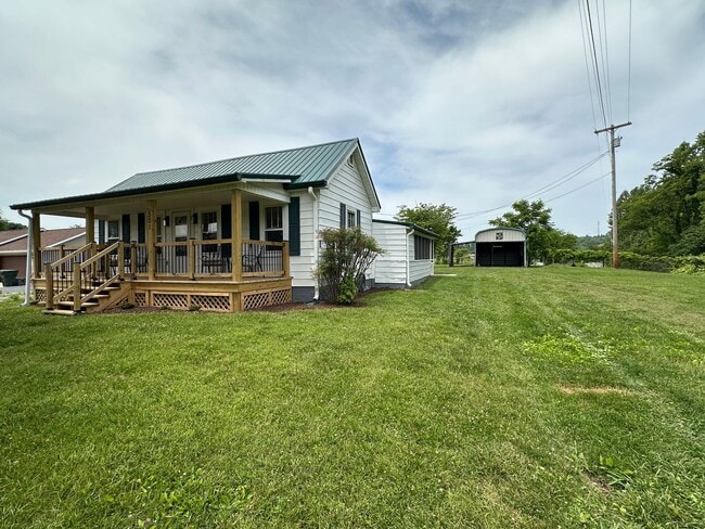 Building Photo - IMMACULATE, completely remodeled, one leve...