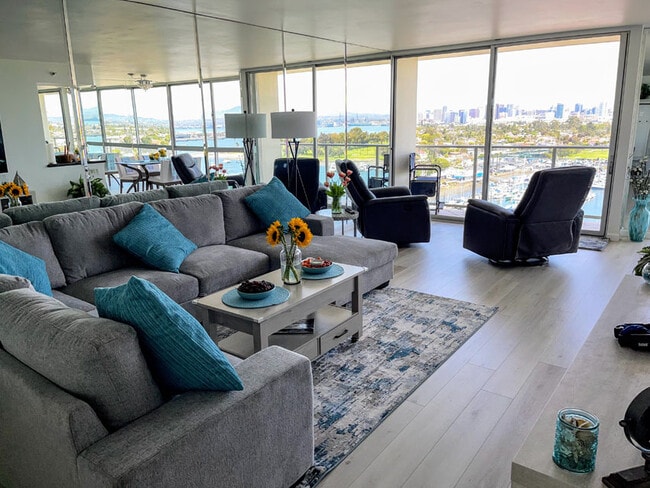 New furnishings throughout - 1710 Avenida Del Mundo