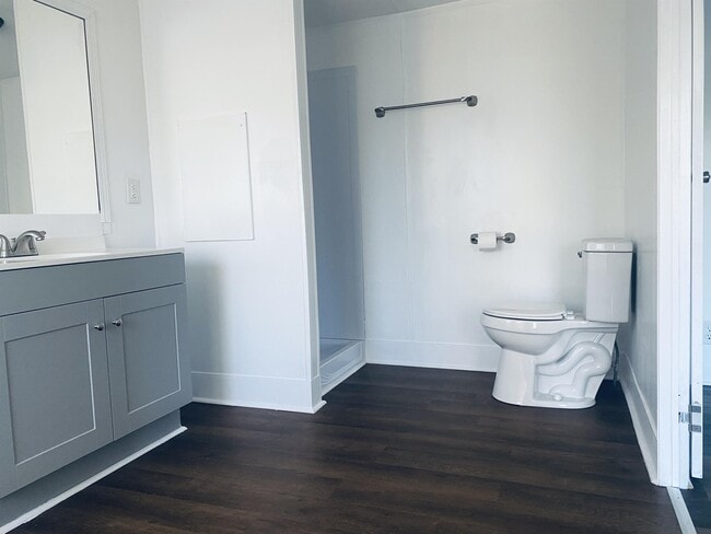 Building Photo - 918 Salters St