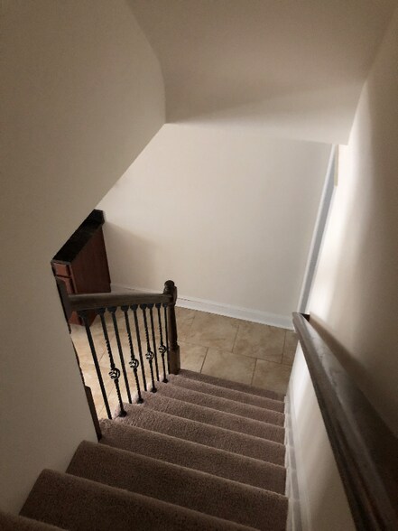 Building Photo - 1913 Searles Rd