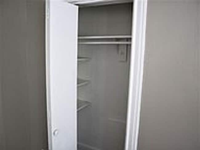 Building Photo - August Move In! Updated 1 bed/1 bath in Br...