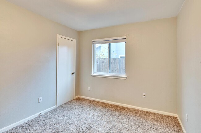 Building Photo - 2203 E Stassney Ln