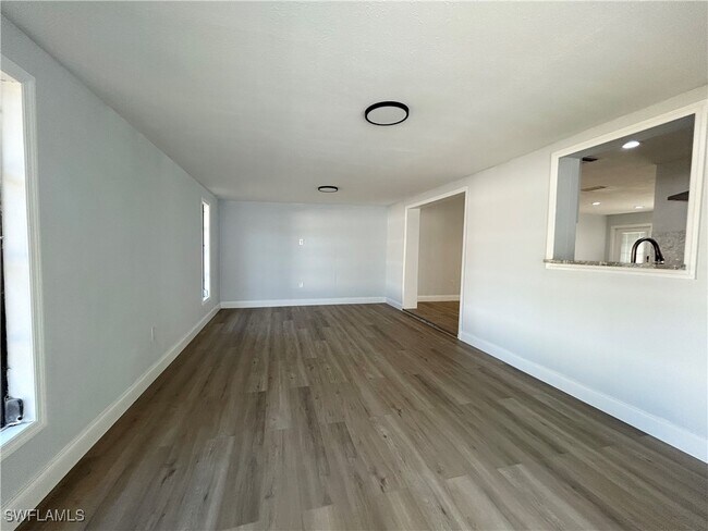 Building Photo - 1428 SE 20th Ave