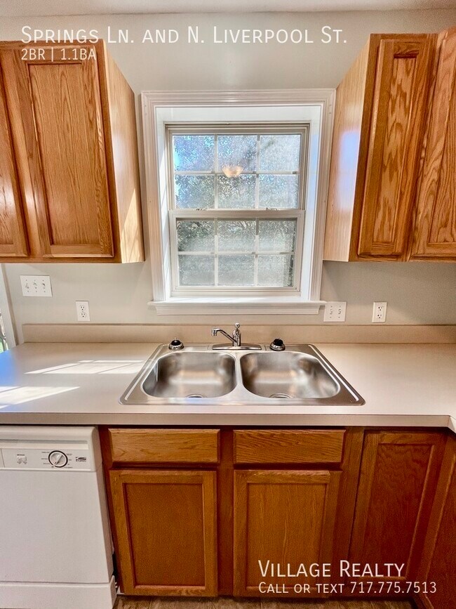 Building Photo - 155 Springs Ln