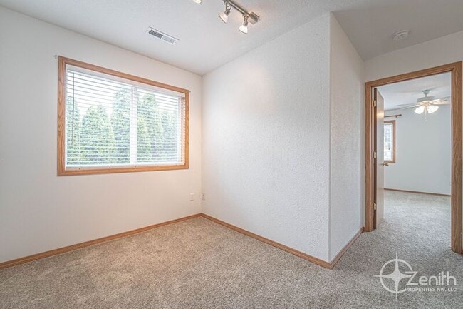 Building Photo - 8304 NE 158th Ave