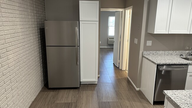 Building Photo - 4012 DuPont Cir