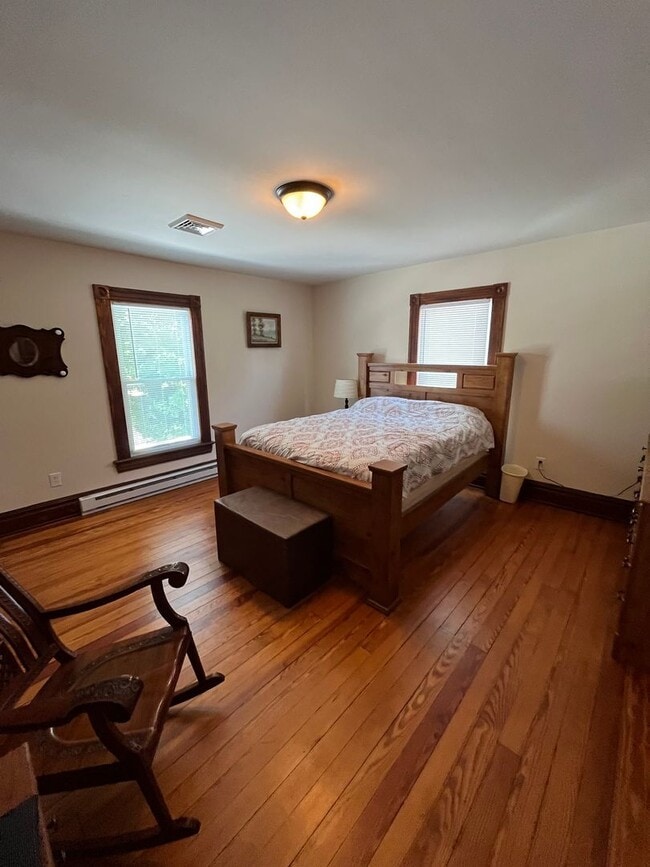 Building Photo - Beautiful 4-bedroom Farmhouse in Raphine a...