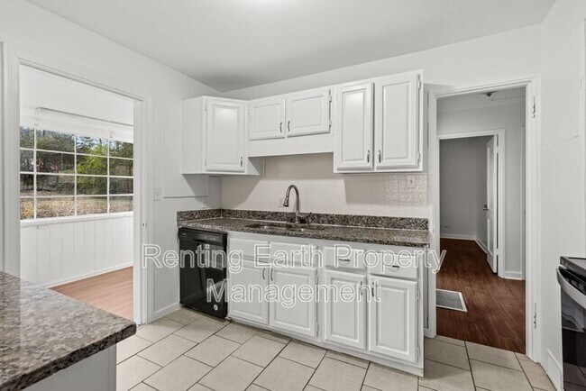 Building Photo - 620 Annie Laura Dr