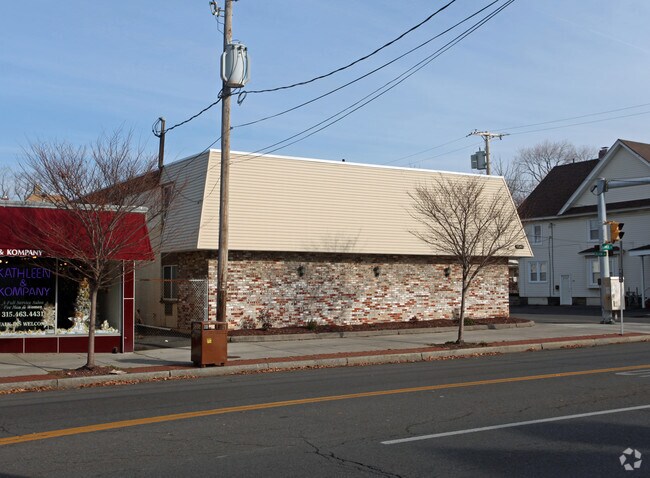 Building Photo - 2541 James St