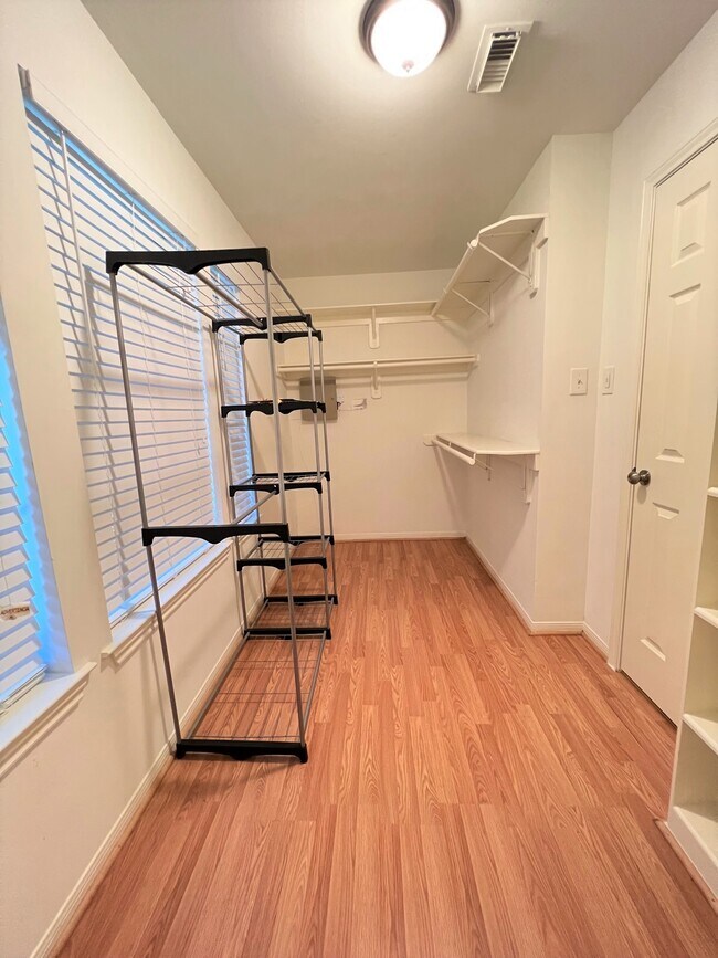 Building Photo - 1802 Hickory Hill Ct