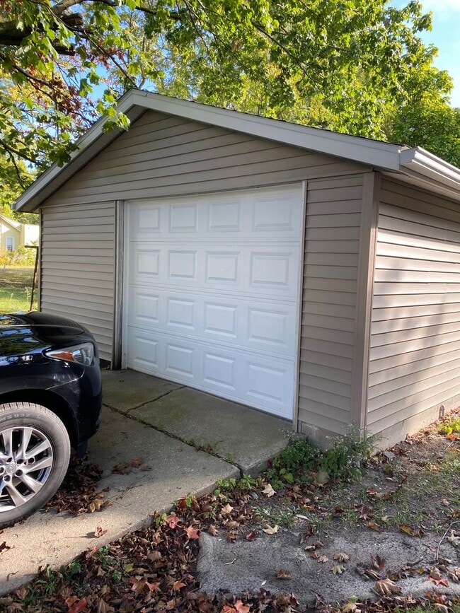 Primary Photo - Newly Renovated 3 bed 2 bath House w/ deta...