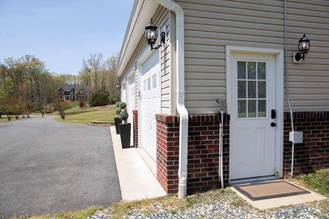 Building Photo - Unit B