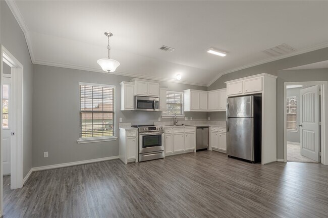 Building Photo - 100 Shorewood Dr