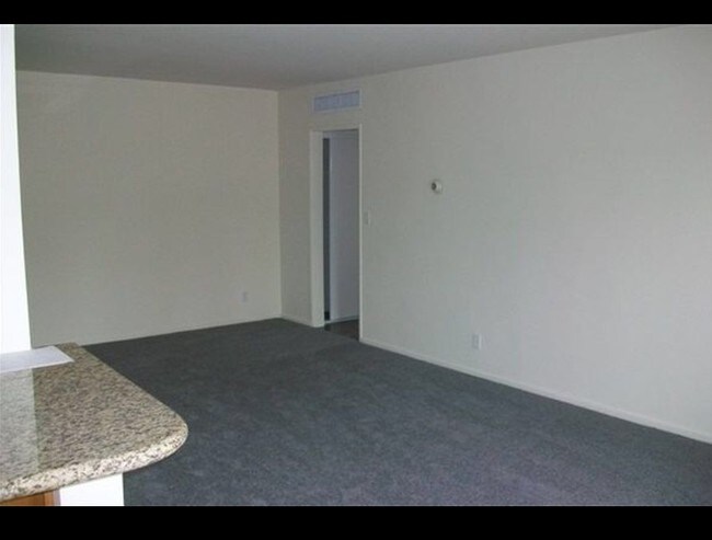 Building Photo - 13820 Victory Blvd