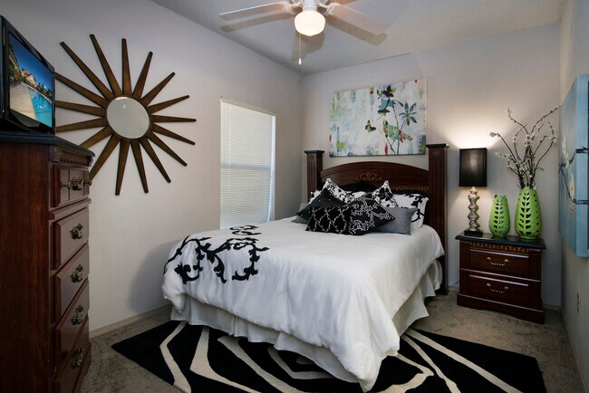 Building Photo - The Cliffs Townhouses