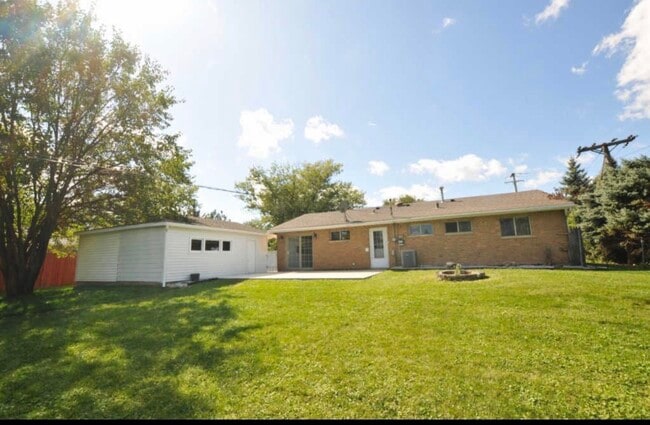 Building Photo - 16121 S 88th Ave