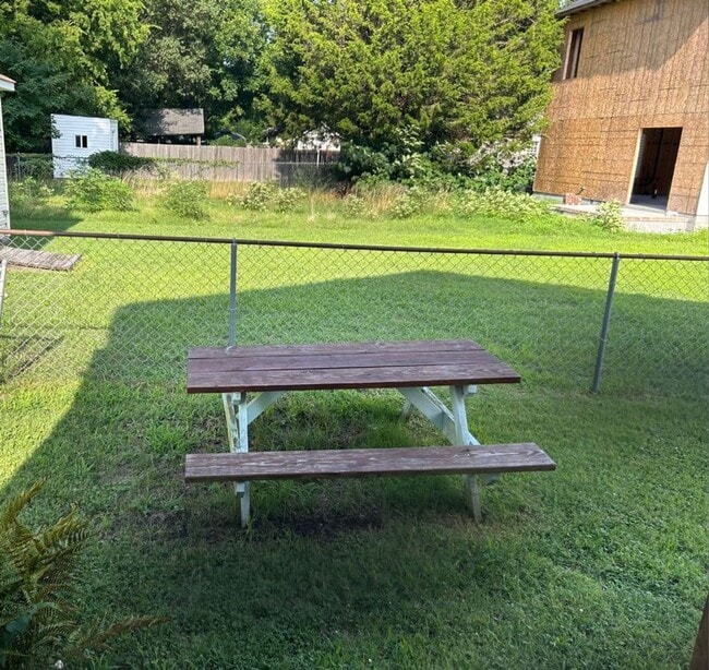 Building Photo - 2-Bedroom Duplex in Norfolk "ASK ABOUT OUR...
