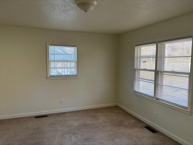 Building Photo - 307 Murray St