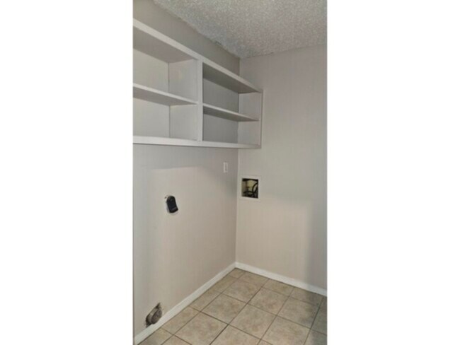 Building Photo - 7240 Hilburn Rd