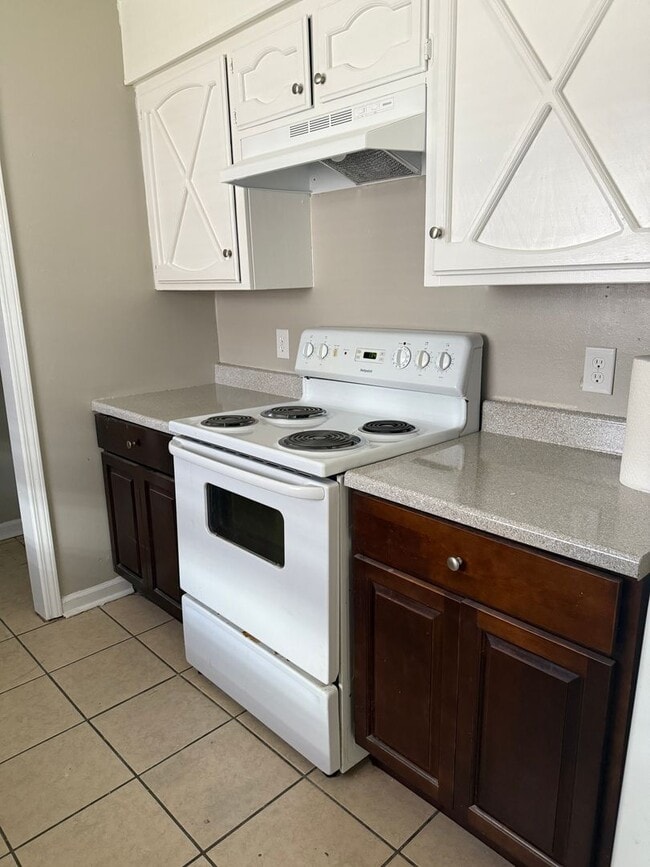 Building Photo - $925 with move in Special!