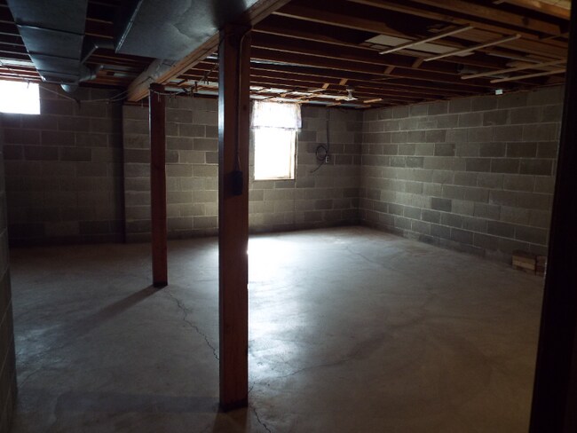 Building Photo - 453 4th Ave