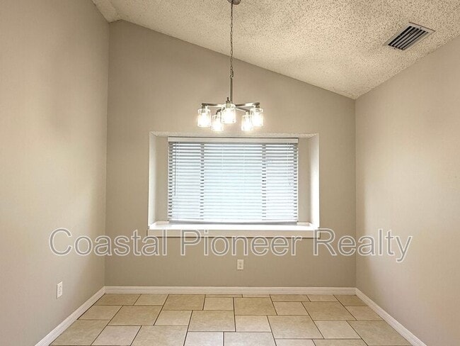 Building Photo - 1412 High Knoll Dr