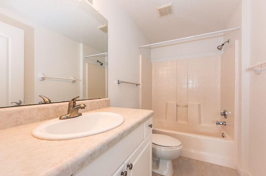 Building Photo - 5080 Fairways Cir