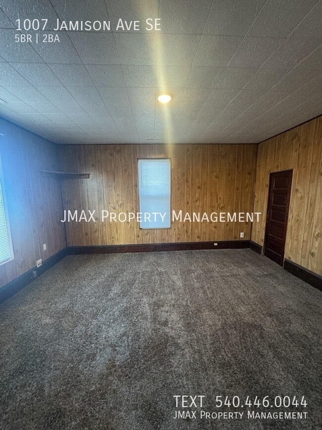 Building Photo - 1007 Jamison Ave SE