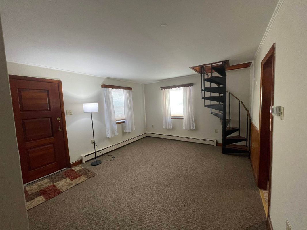 Building Photo - 7 Central