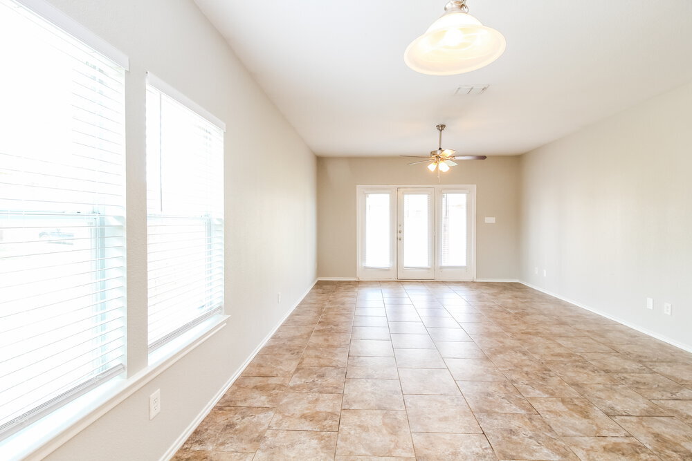 Building Photo - 10048 Iron Ridge Dr