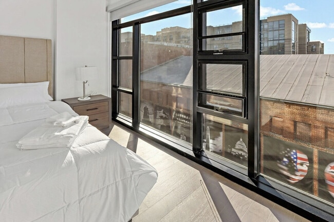 Building Photo - 2007 Vermont Ave NW