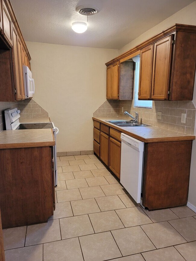 Building Photo - Cozy 3 bed 1.5 bath home for rent in Van B...