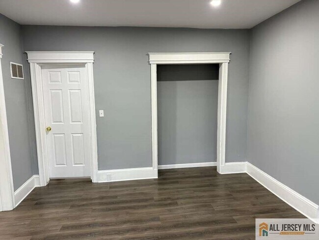 Building Photo - 107 Parkway Ave