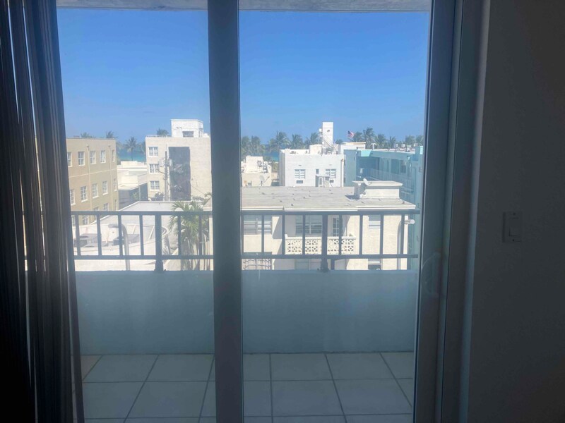Building Photo - 720 Collins Ave