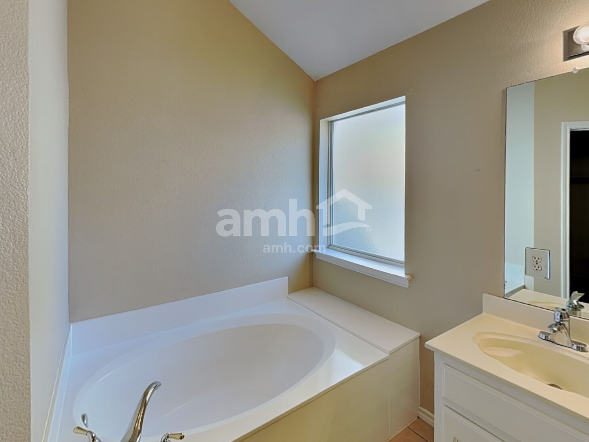 Building Photo - 909 Remington Dr