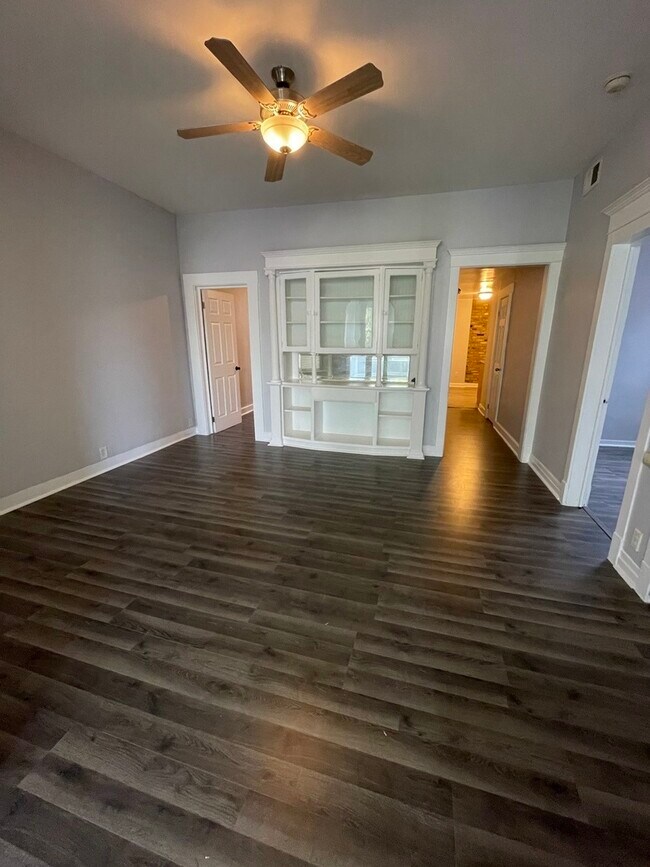 Building Photo - 3327 W Evergreen Ave