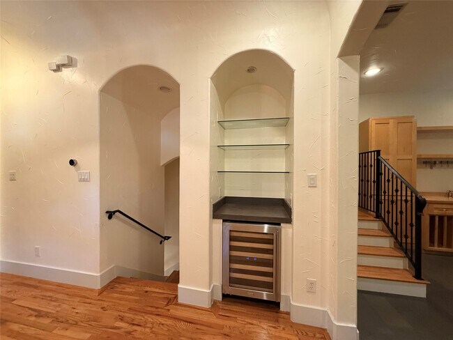 Building Photo - 4606 Austin St