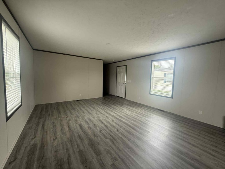Building Photo - 3319 Ridgewood Ave