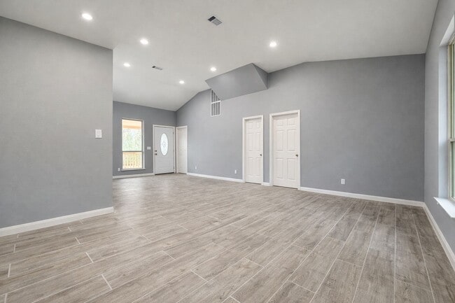 Building Photo - 111 Otis Ln