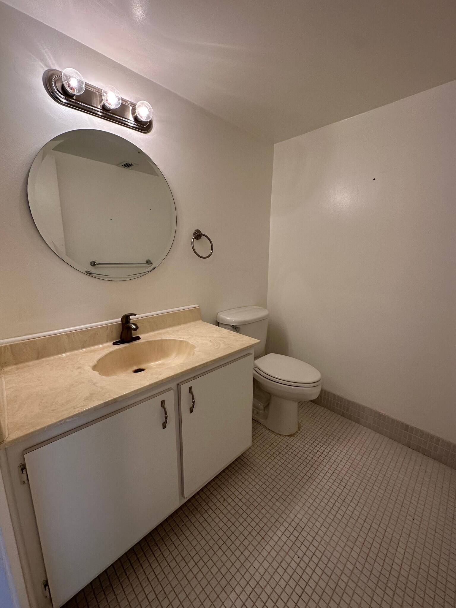 Building Photo - 5961 N Falls Circle Dr