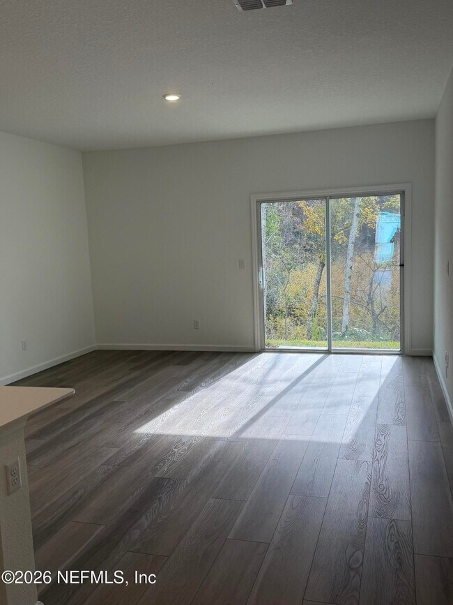 Building Photo - 539 Holly Lks Dr