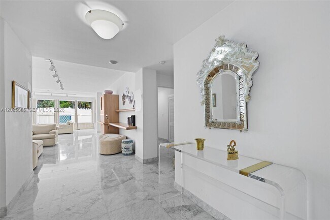 Building Photo - 4925 Collins Ave