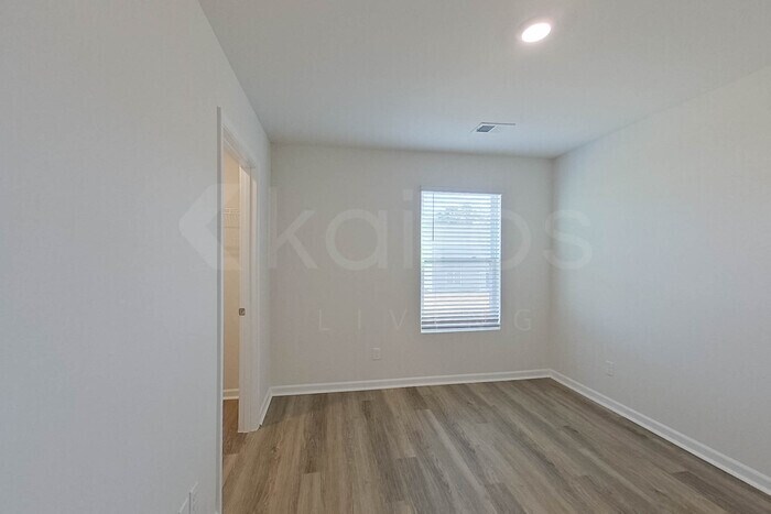 Building Photo - 111 Overstreet Way
