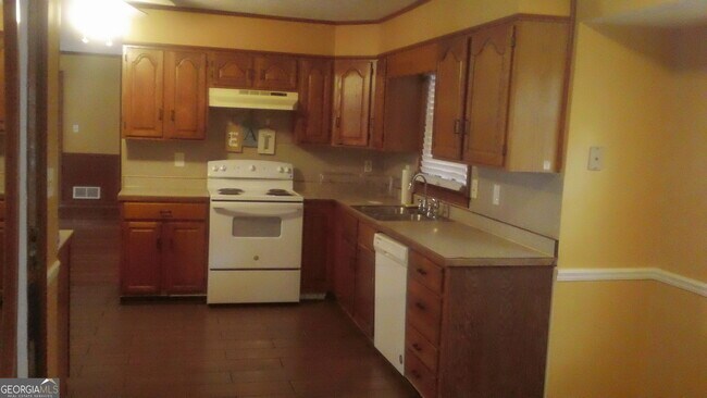 Building Photo - 6451 Edenfield Dr