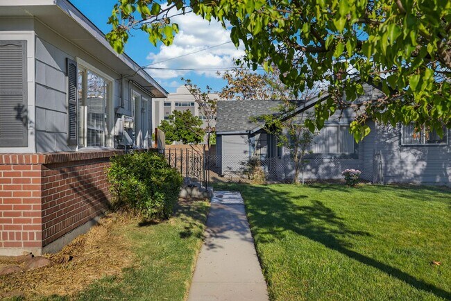 Building Photo - Welcome to Reno Nevada’s Biggest Little BnB !!